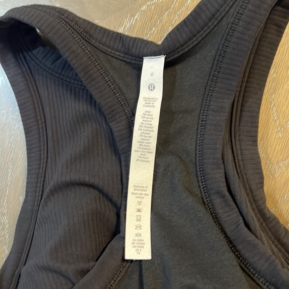 Workout top - Picture 3 of 3